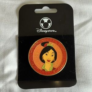 Disney Mulan compact trading pin